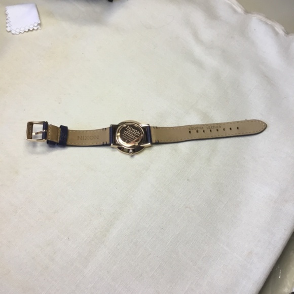 Nearly New Nixon Watch - Picture 3 of 6